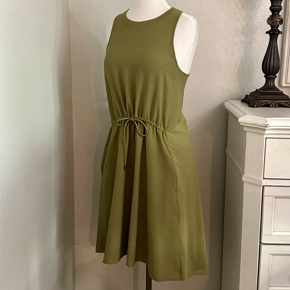 Lululemon Overlay High Neck Dress Green Casual Travel Size 8 - Picture 2 of 13